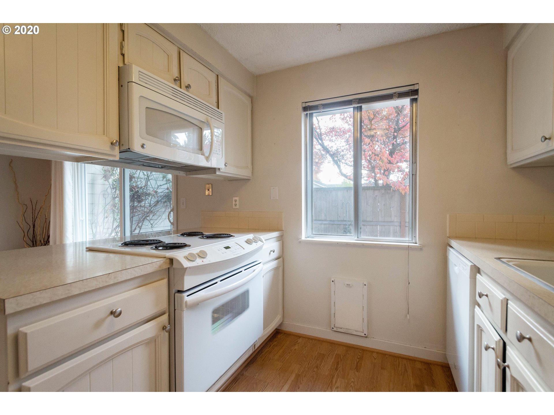 Photo #6: 20691986 Listing 