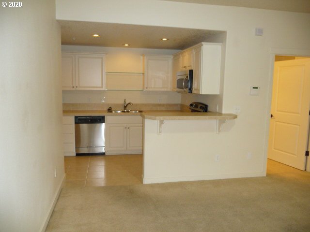 Photo #5: 20693087 Listing 