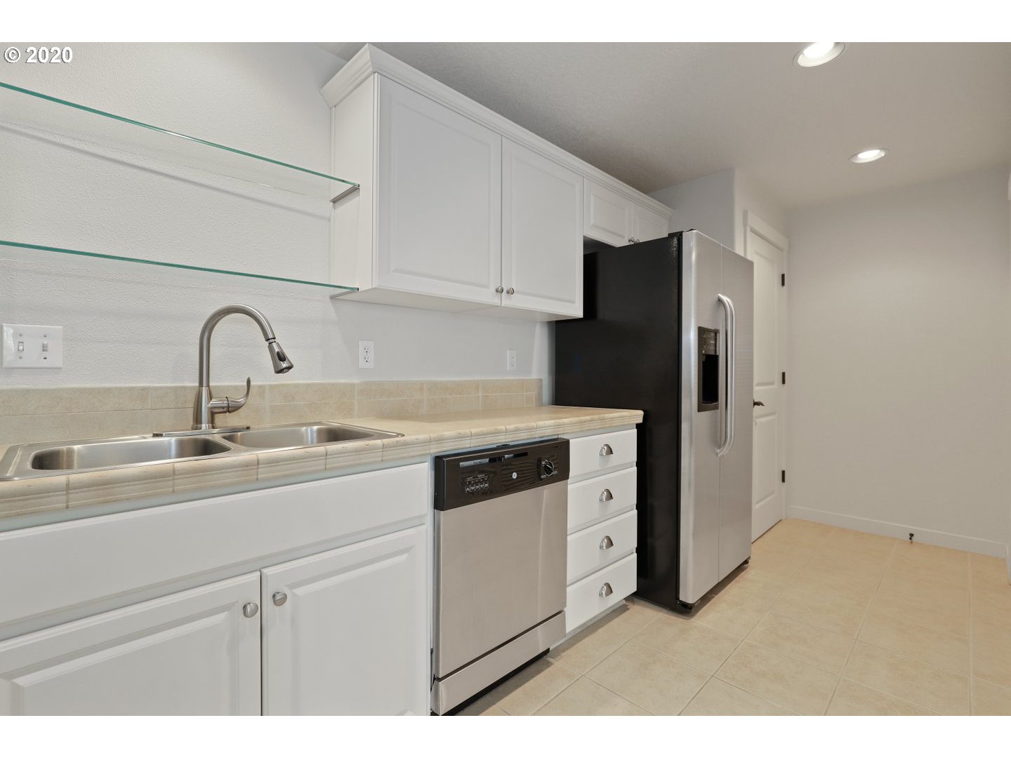 Photo #2: 20696613 Listing 