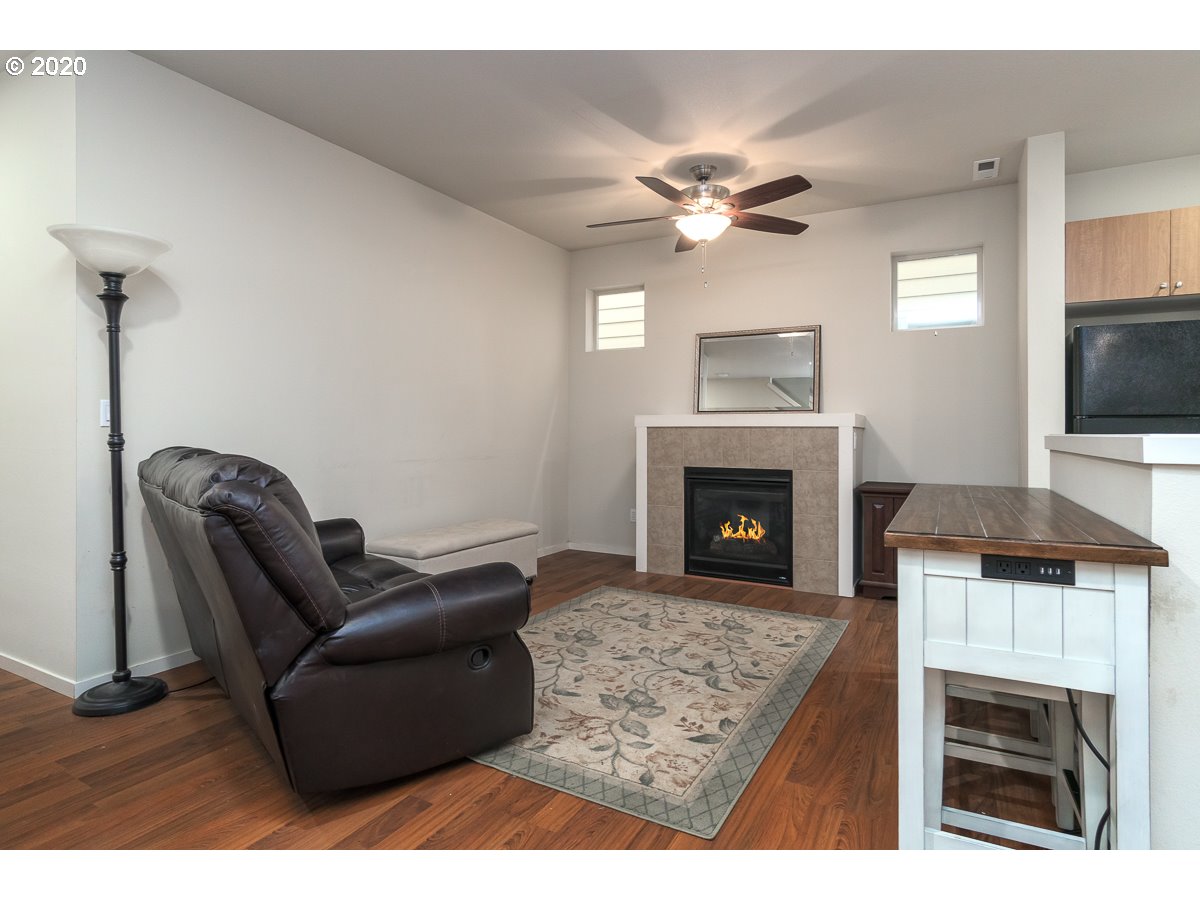 Photo #6: 20698232 Listing 