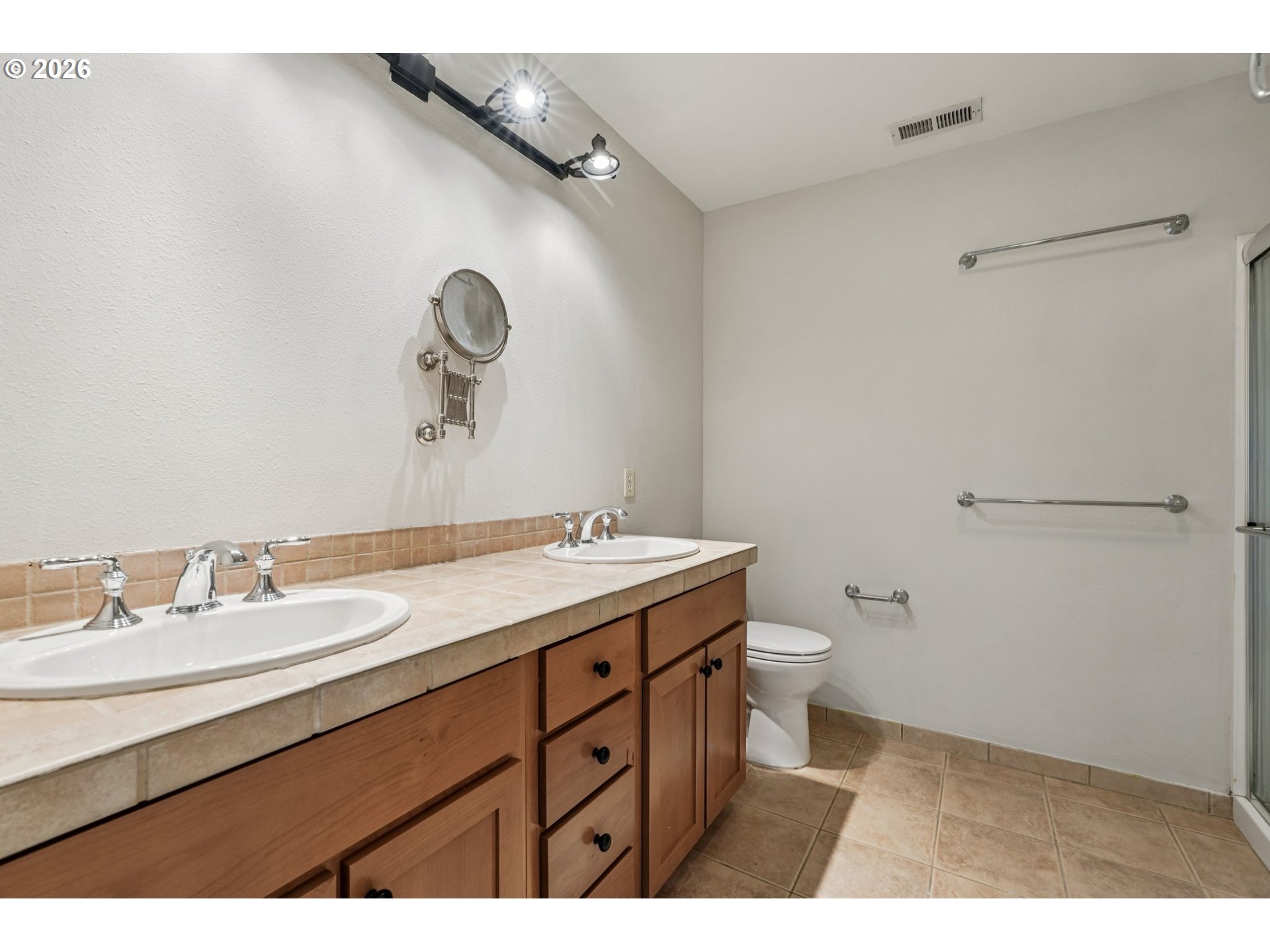 Photo #14: 208505866 Listing: Photo #14