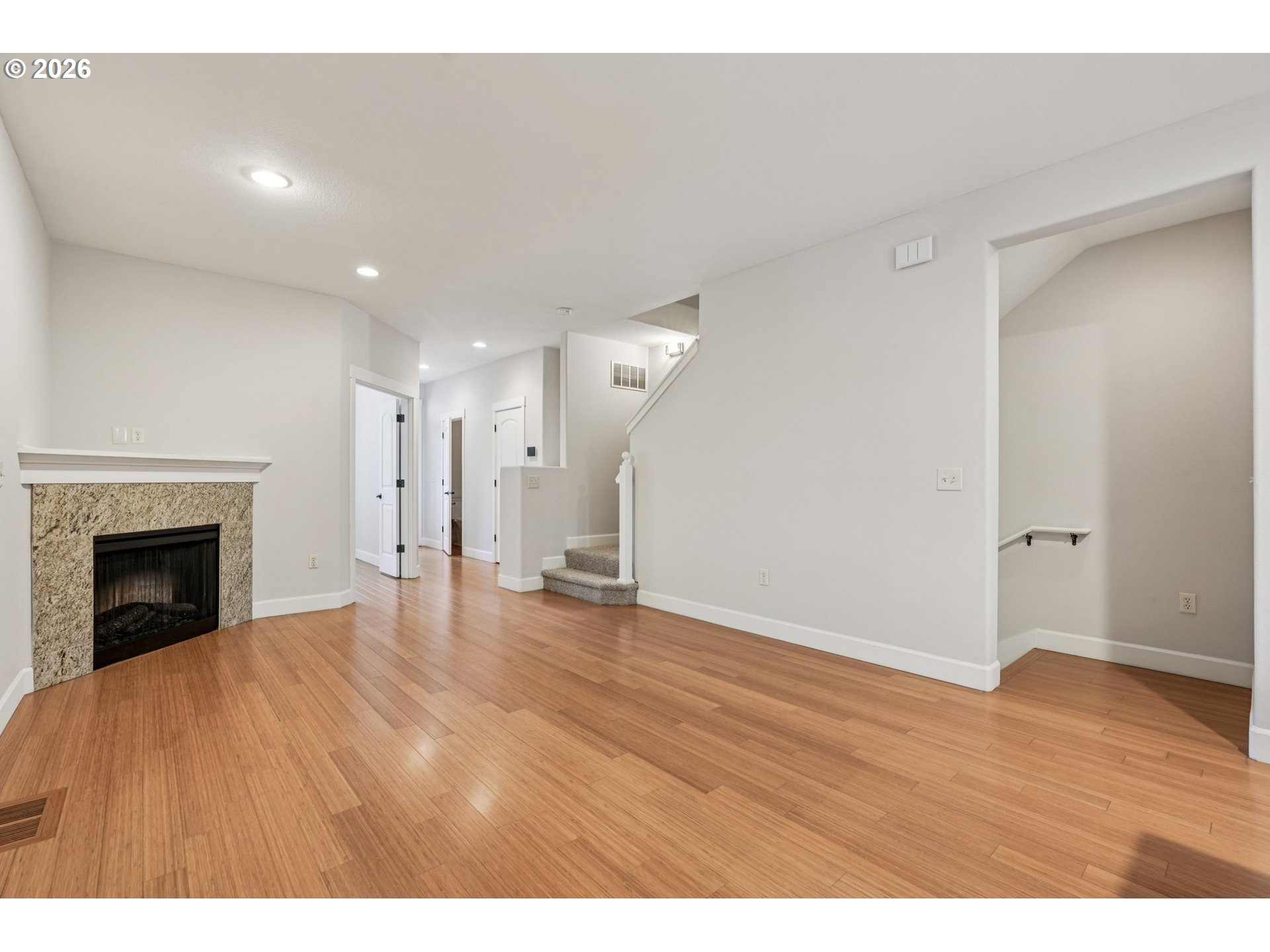 Photo #4: 208505866 Listing: Photo #4