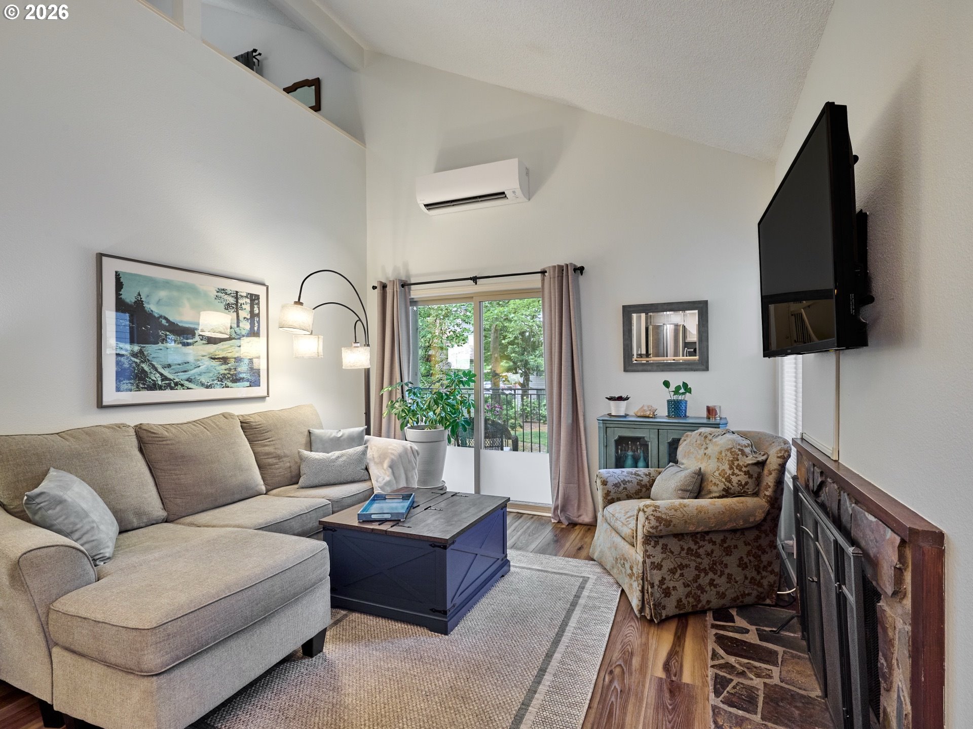 Photo #2: 209373247 Listing: Photo #2