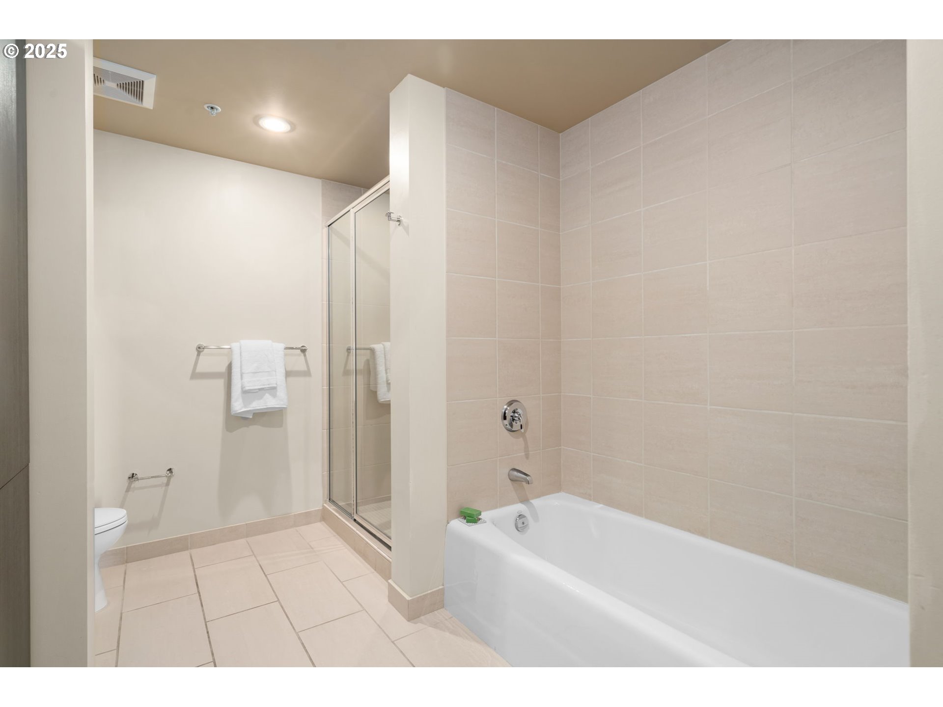 Photo #23: 209948672 Listing: Photo #23
