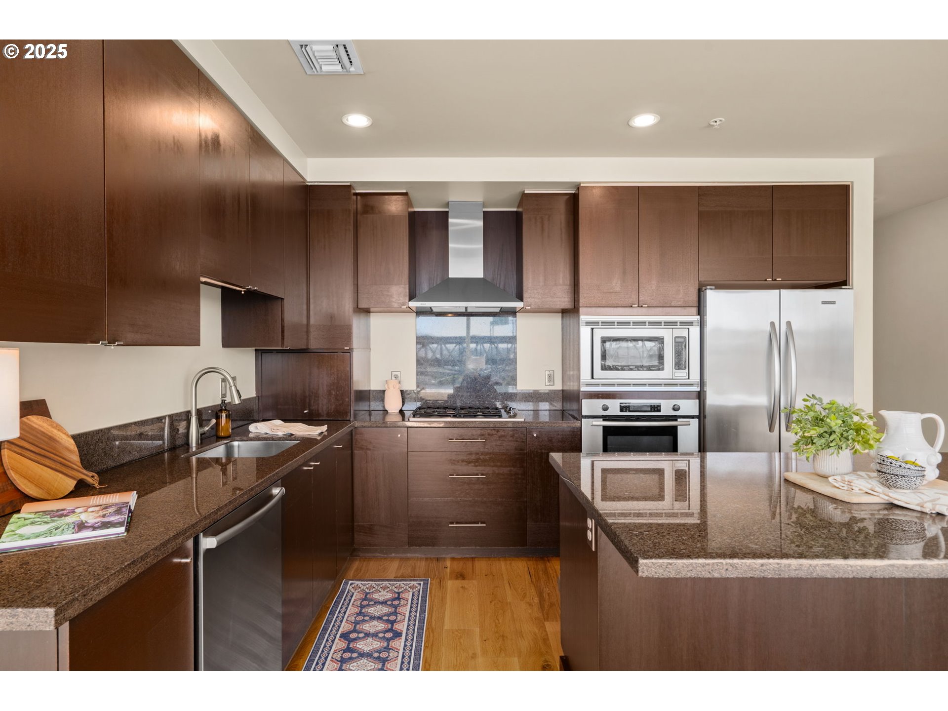 Photo #9: 209948672 Listing: Photo #9