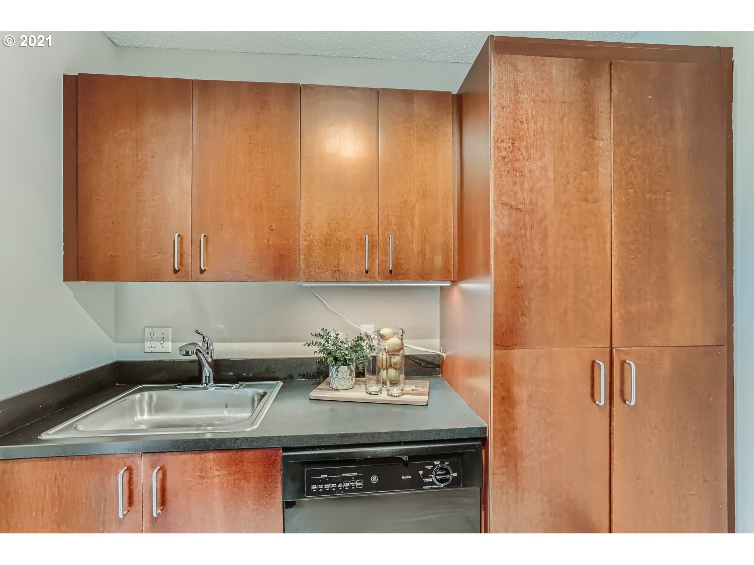 Photo #6: 21005829 Listing 