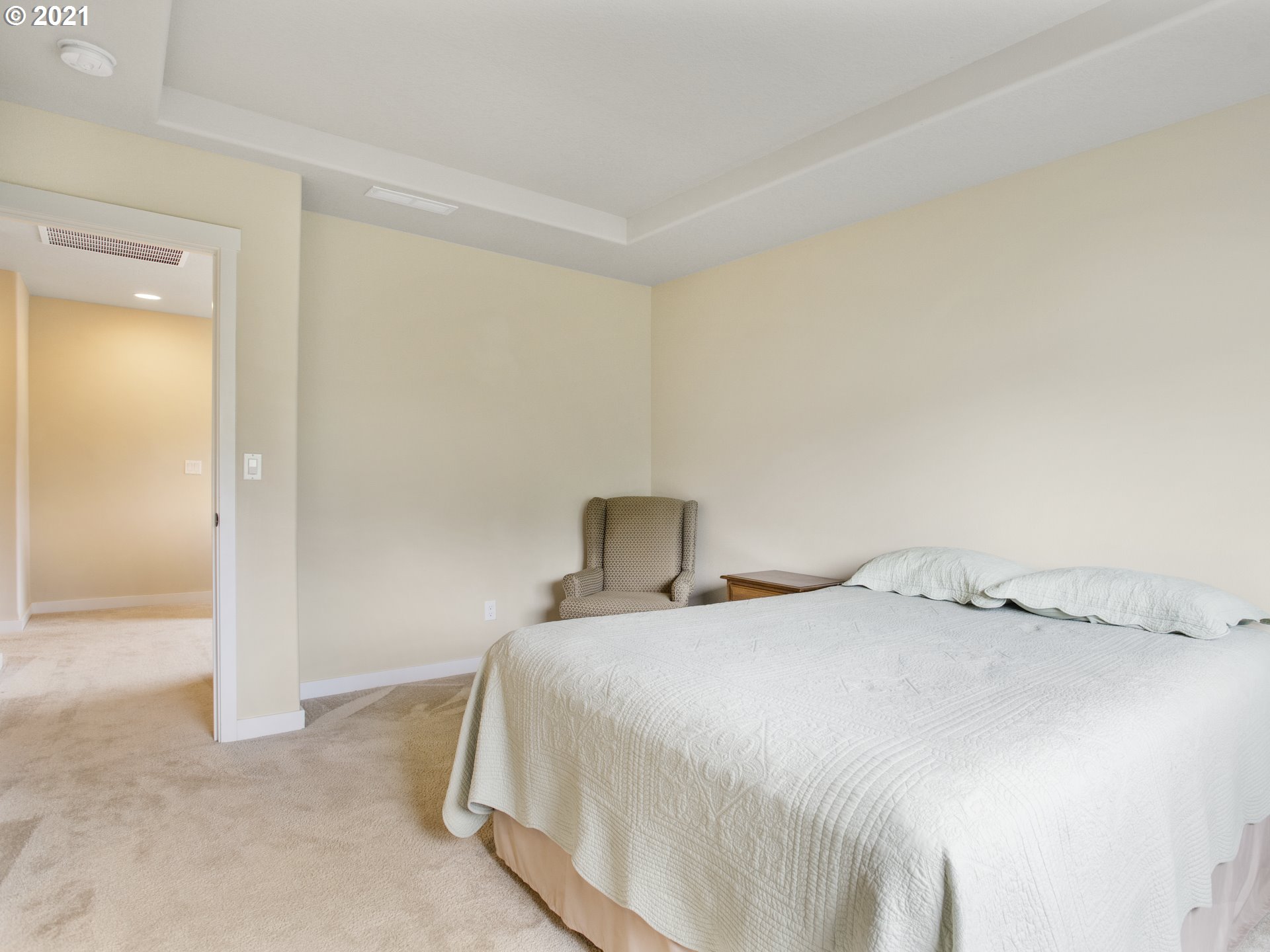 Bedroom, Owner's Suite-Upper