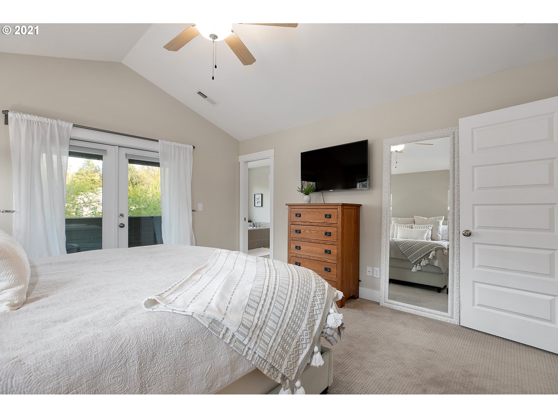 Bedroom, Primary