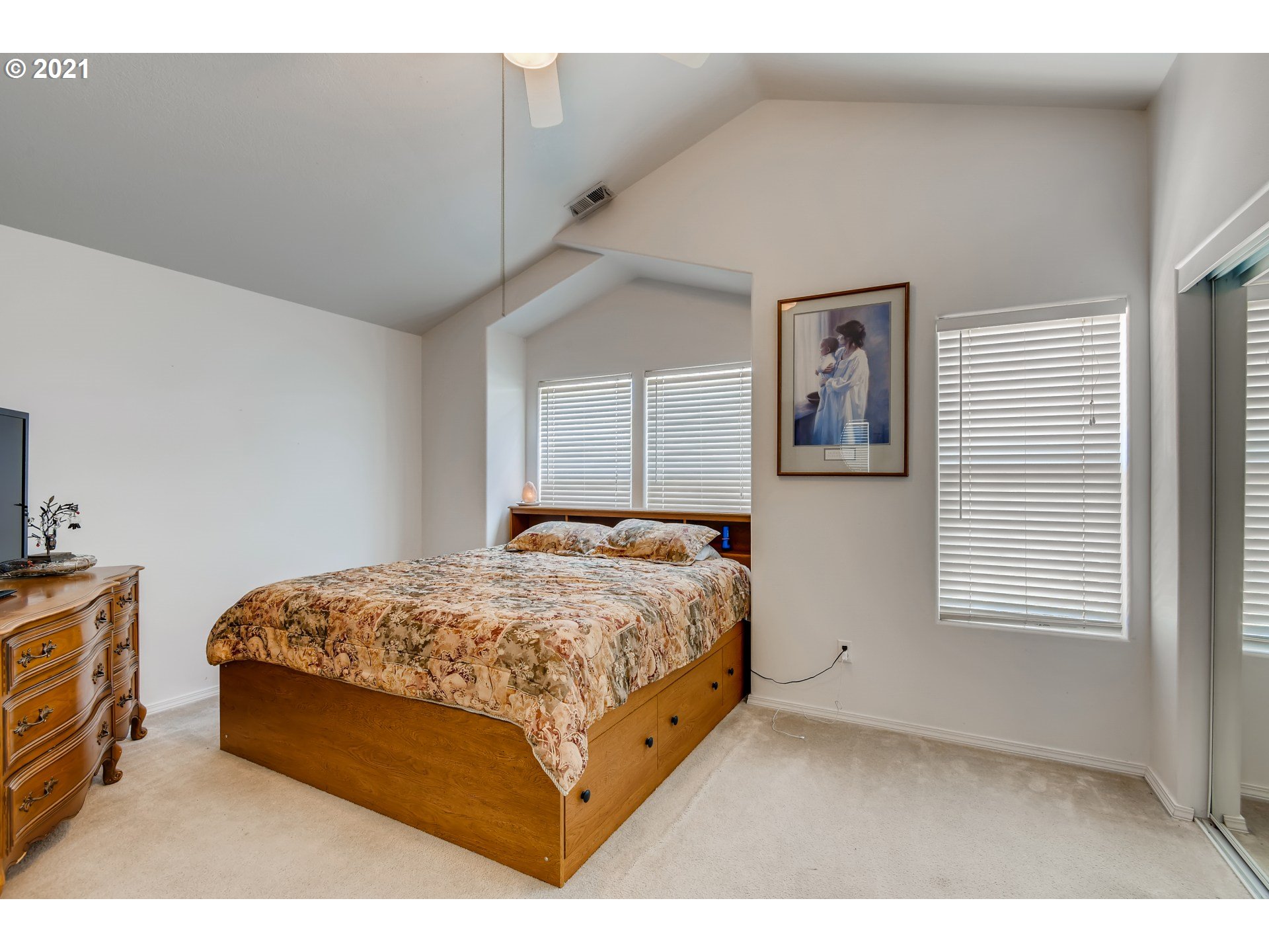 Bedroom, Primary-Vaulted Ceilings
