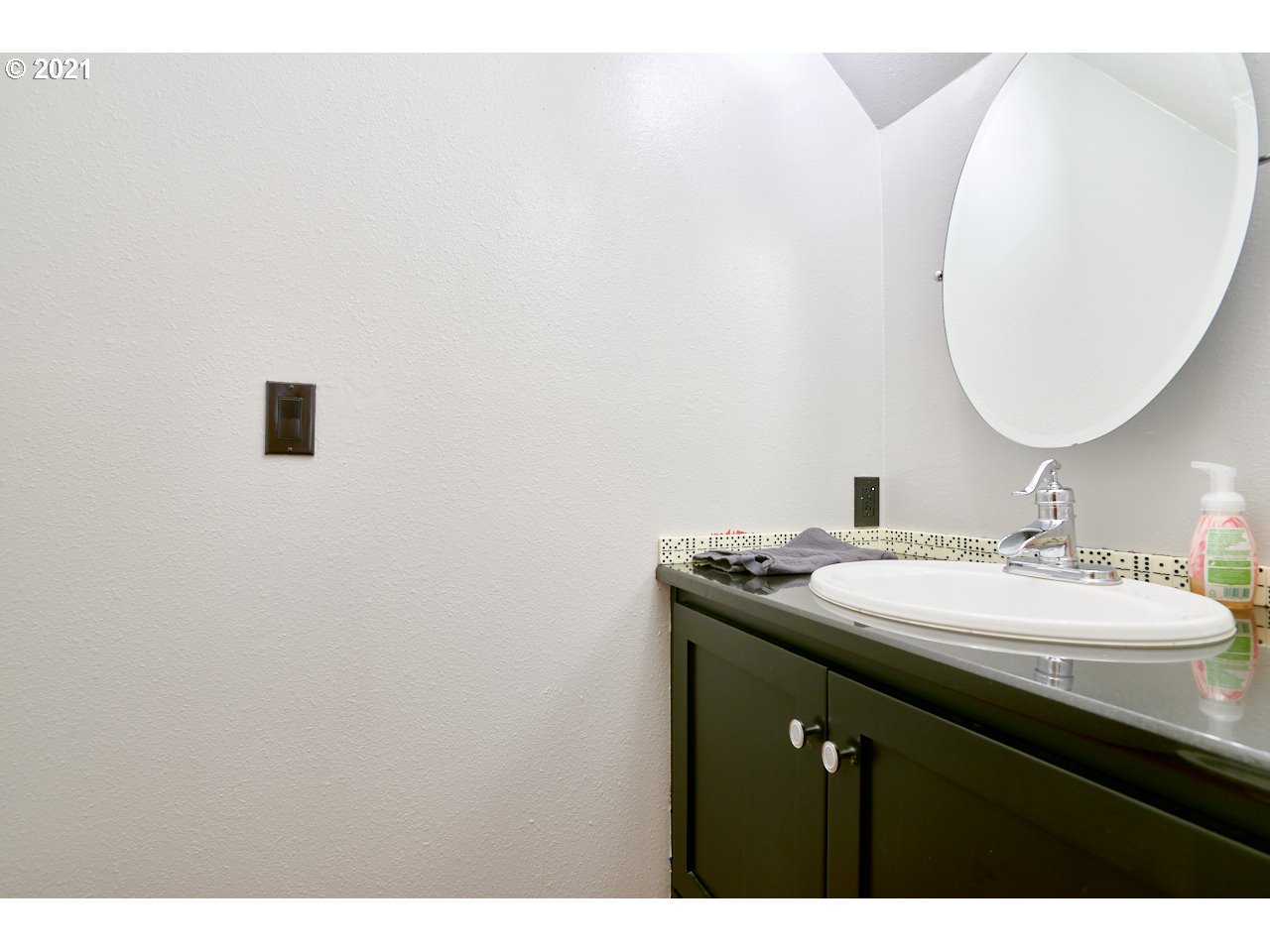 Photo #5: 21015428 Listing 
