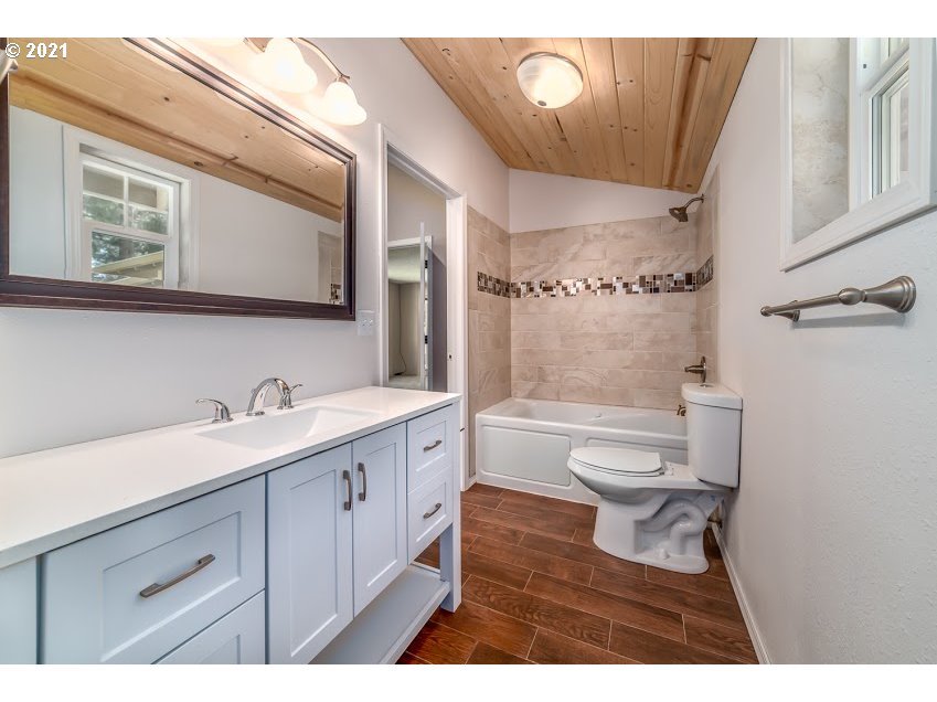 Bathroom, Attached