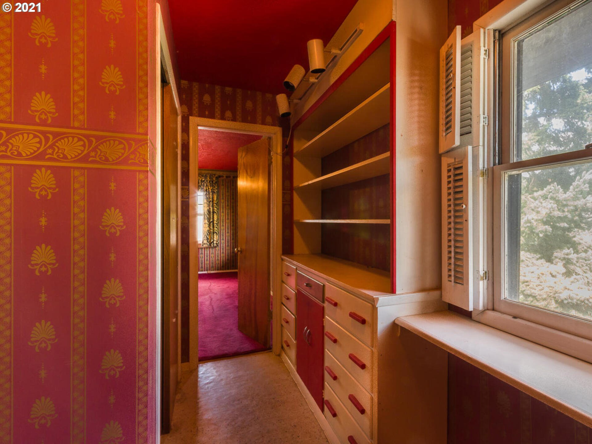 Bedroom, Owner's Suite-Walk-In Closet