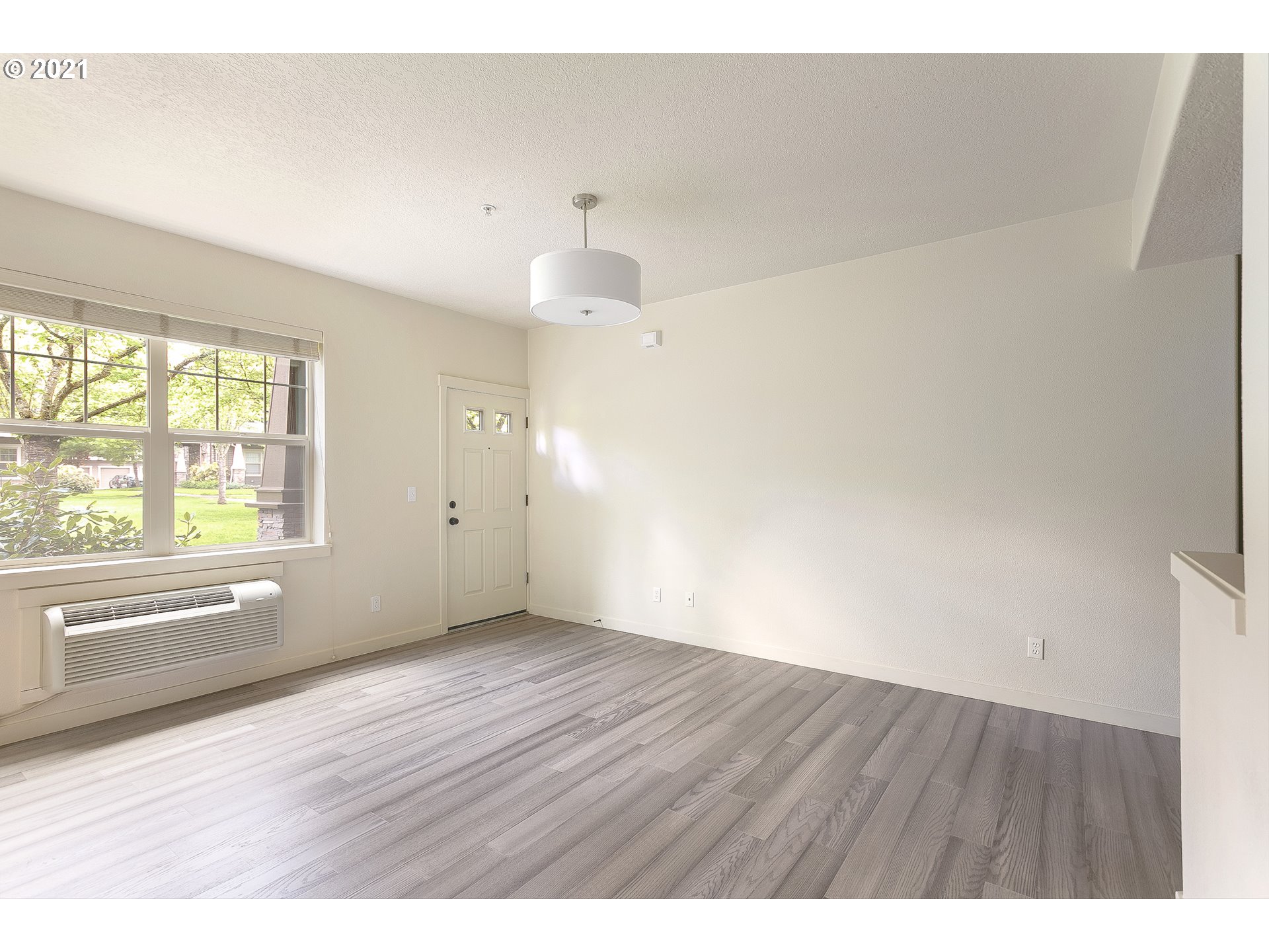 Photo #6: 21025577 Listing 