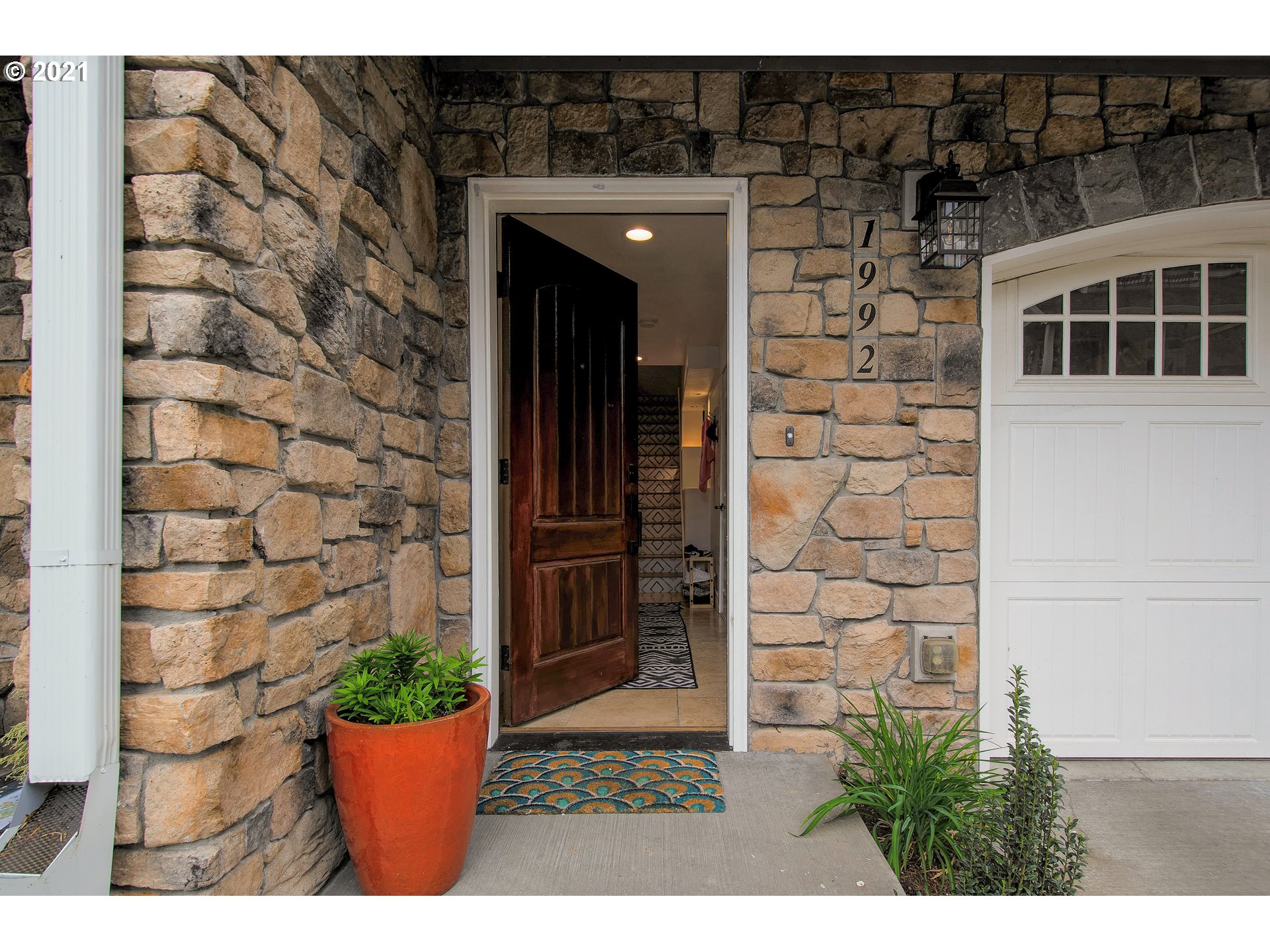 Photo #2: 21025706 Listing 