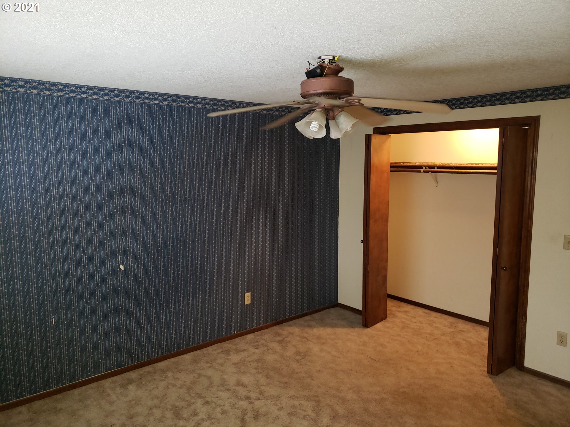 Bedroom, Primary-Ceiling Fan