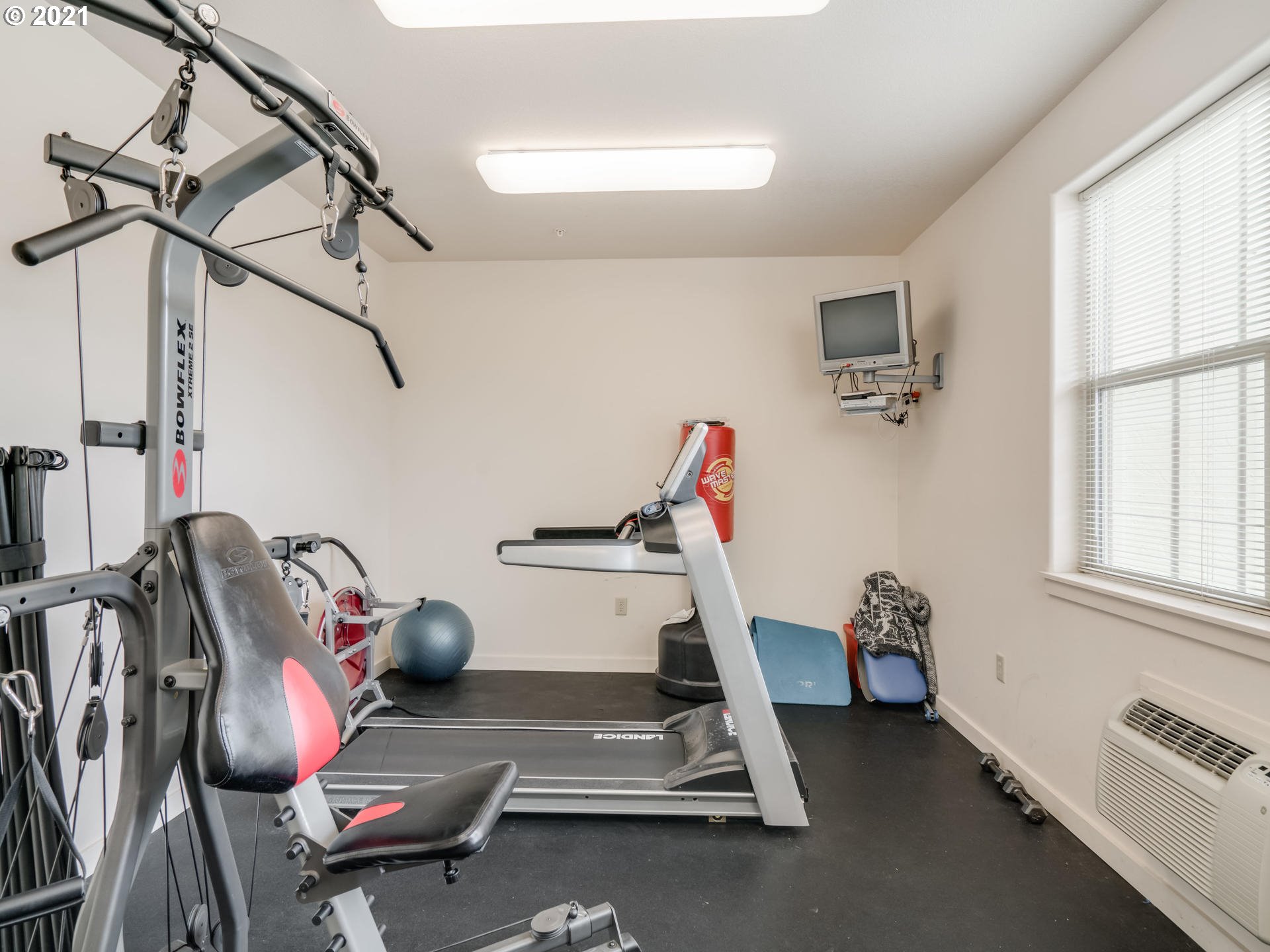 Photo #6: 21030343 Listing 