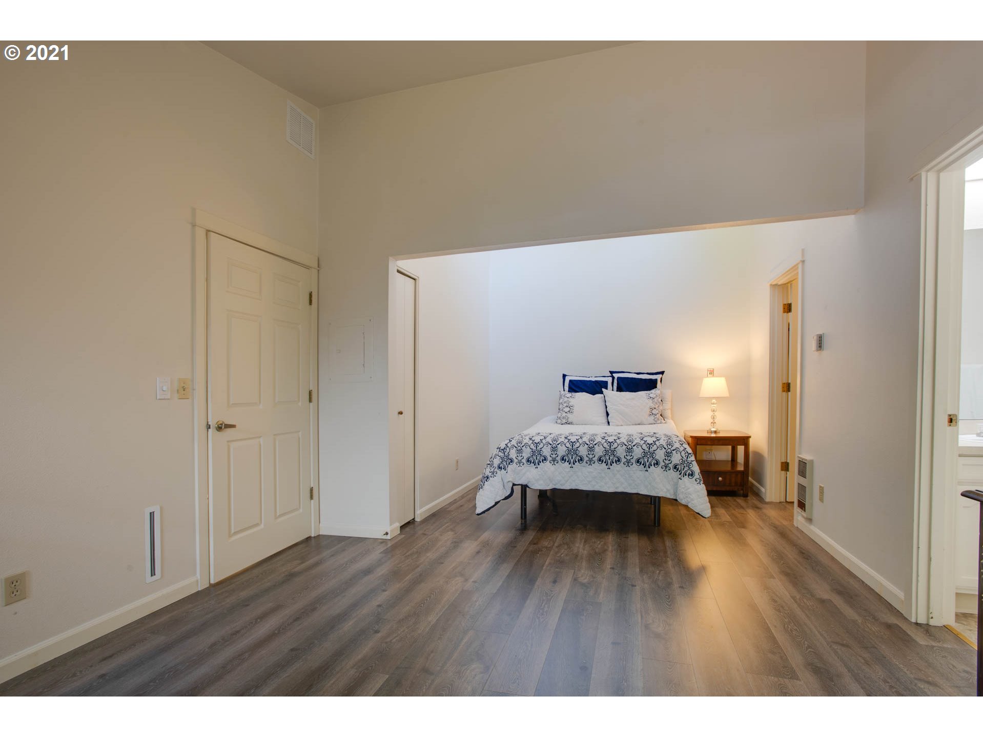 Photo #5: 21031128 Listing 