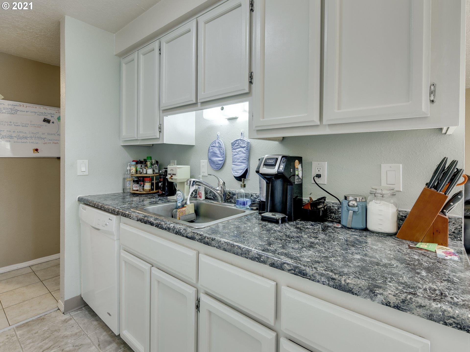 Photo #6: 21031824 Listing 