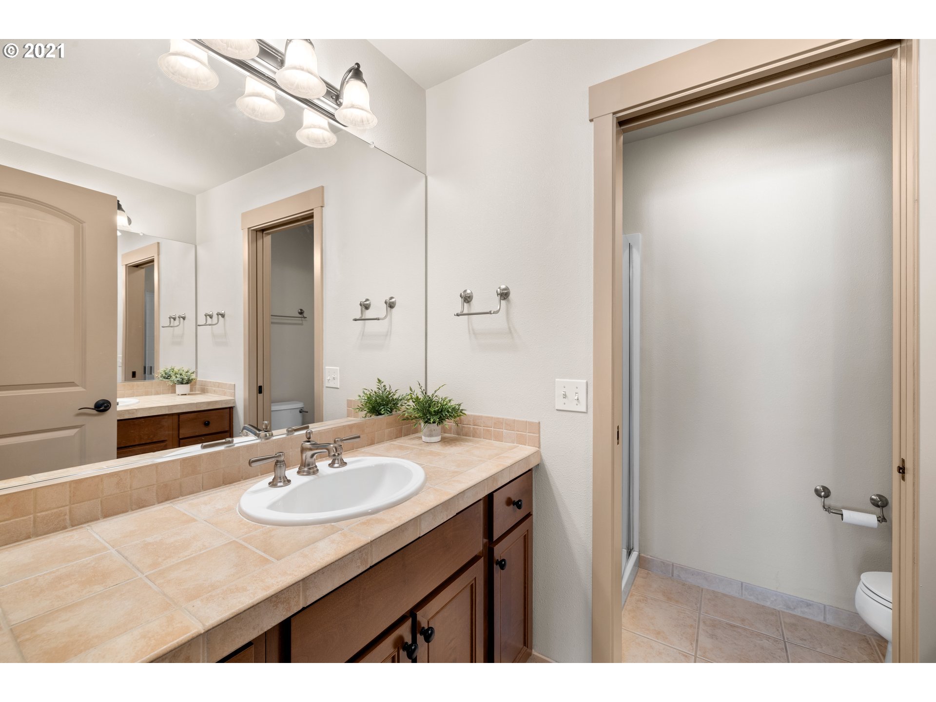Photo #2: 21032615 Listing 