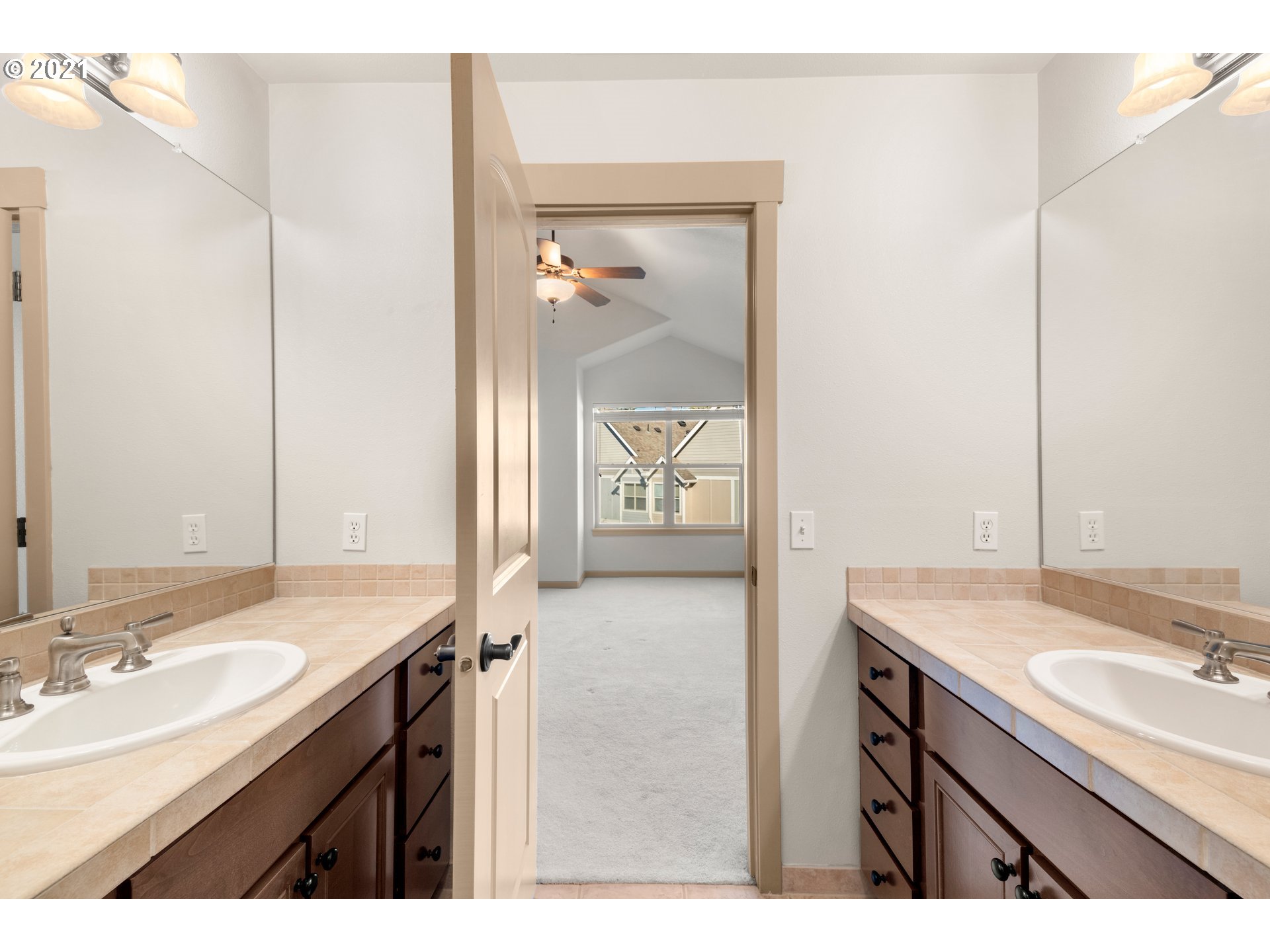 Photo #4: 21032615 Listing 