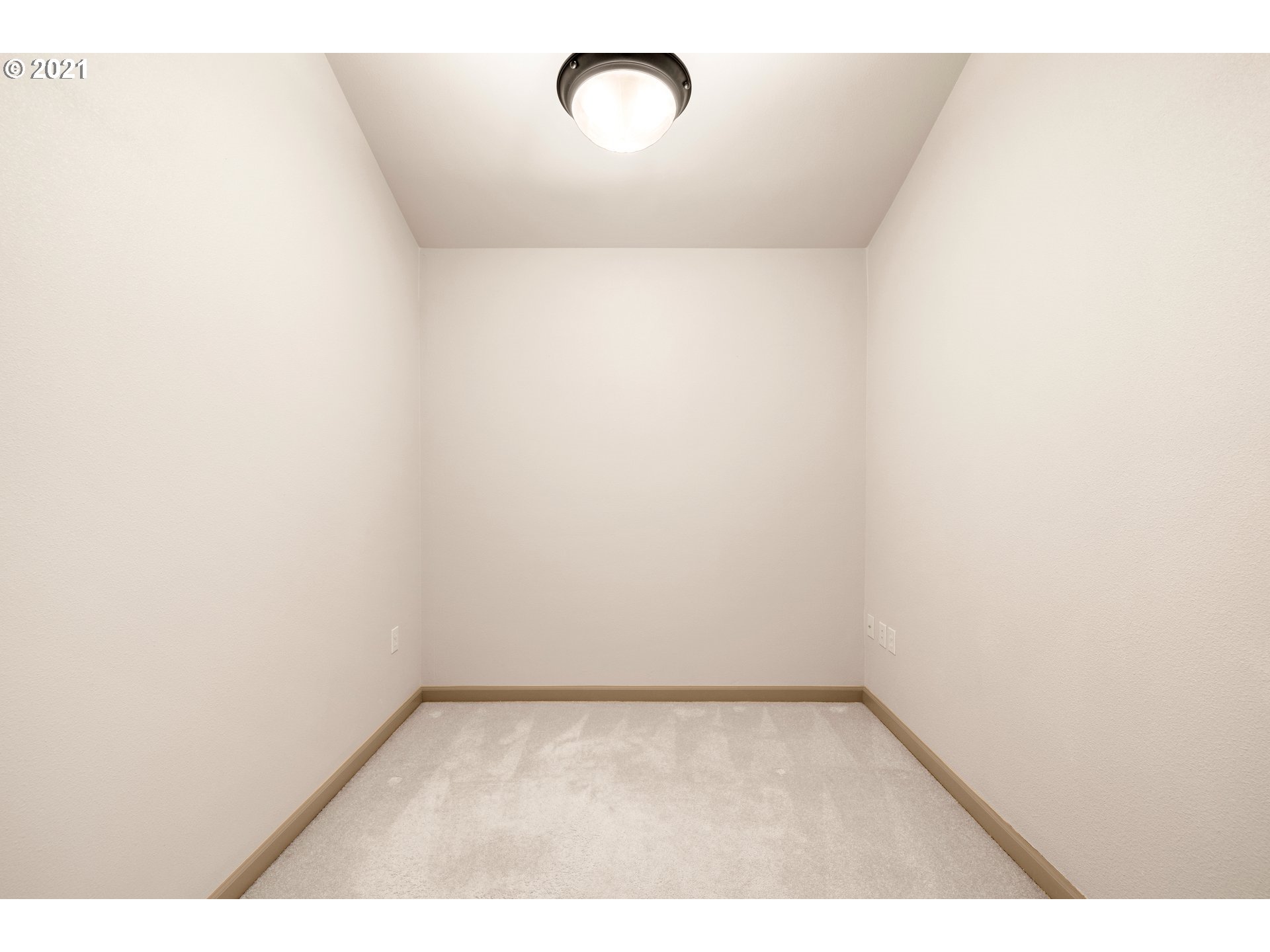 Photo #5: 21032615 Listing 