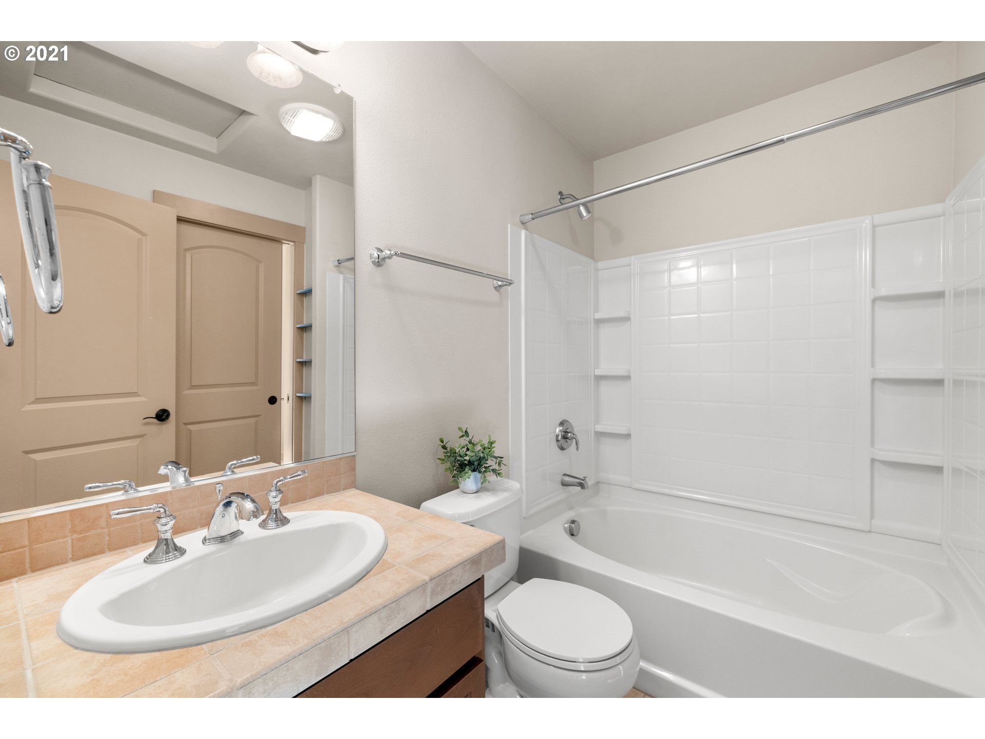 Photo #6: 21032615 Listing 