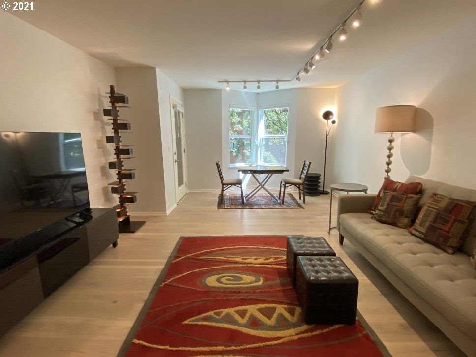 Photo #3: 21035655 Listing 