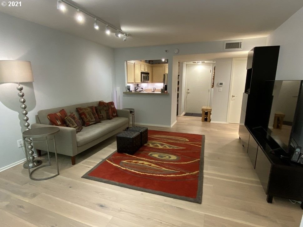 Photo #4: 21035655 Listing 