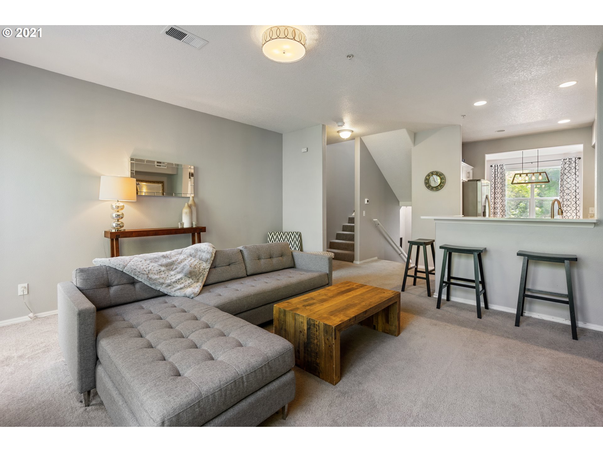 Photo #5: 21037922 Listing 