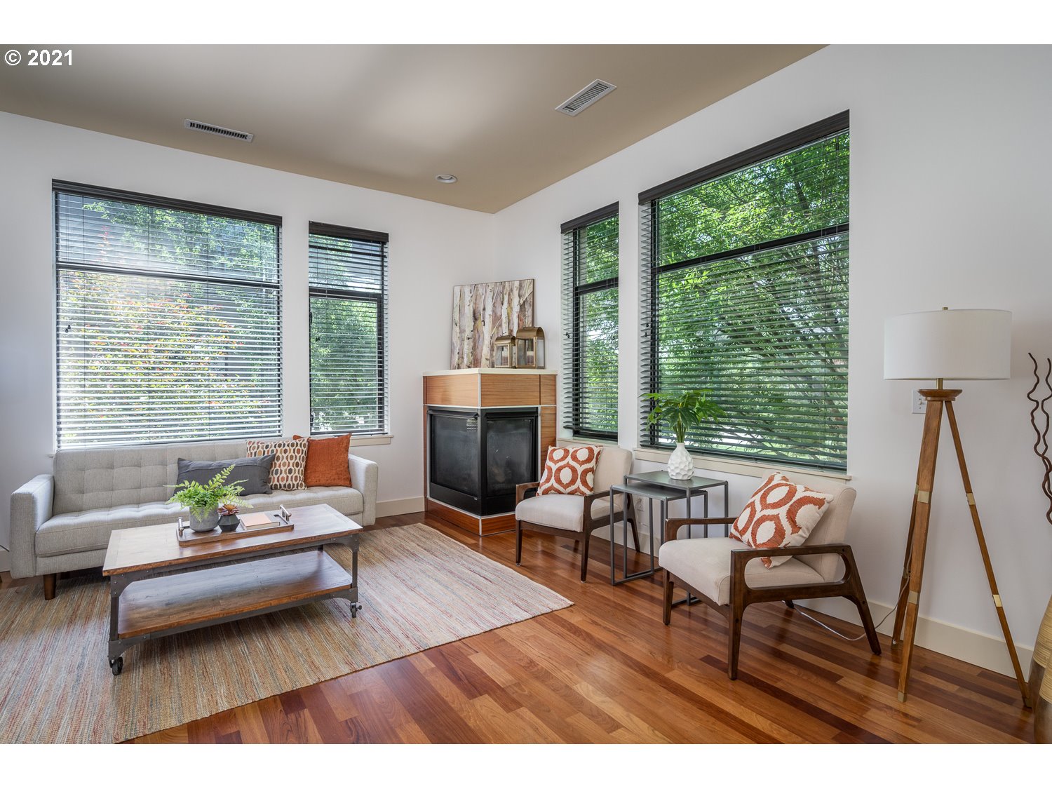 Photo #6: 21040773 Listing 