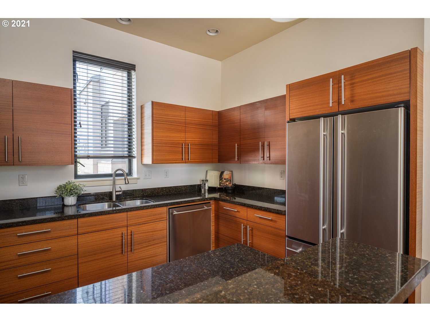 Photo #4: 21040773 Listing 