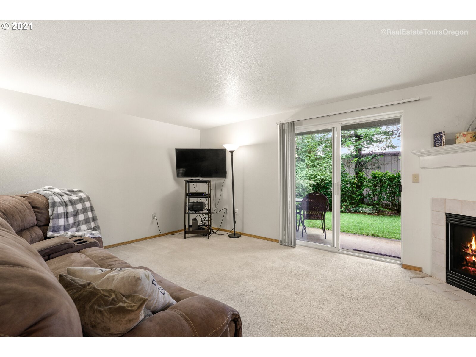 Photo #5: 21040916 Listing 