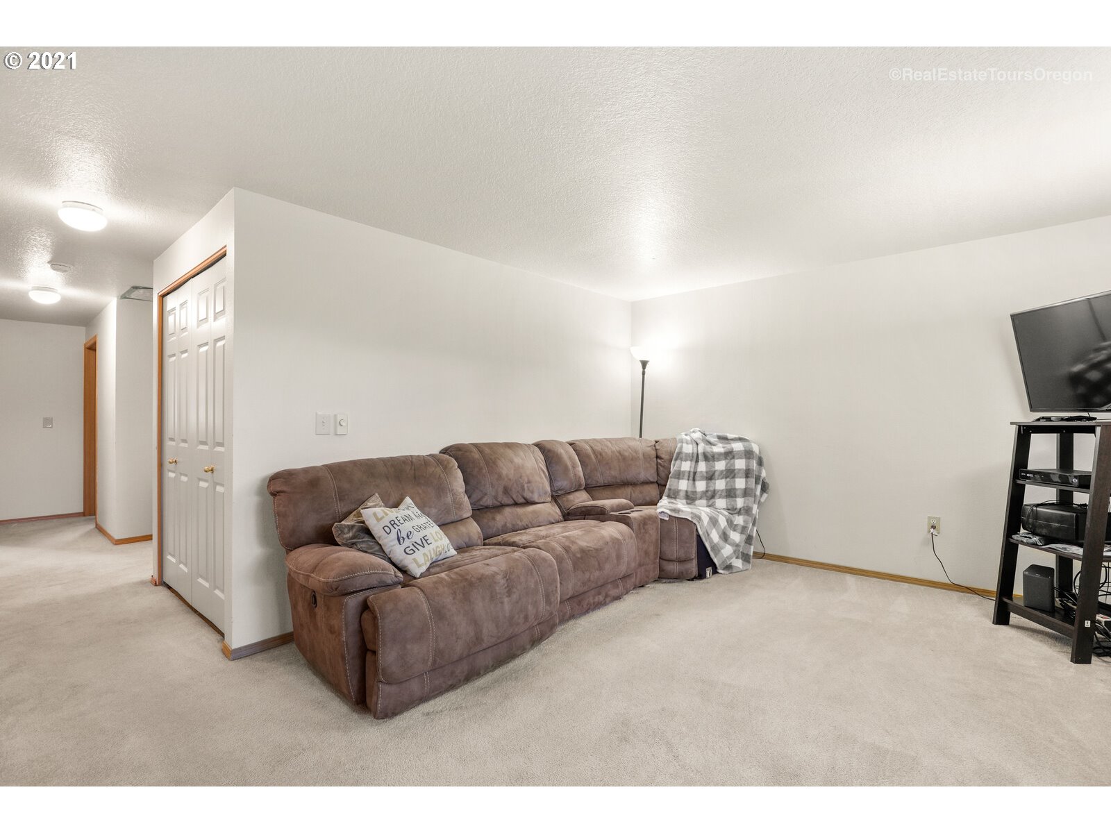 Photo #6: 21040916 Listing 