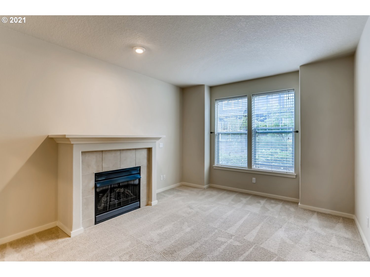 Photo #5: 21040954 Listing 