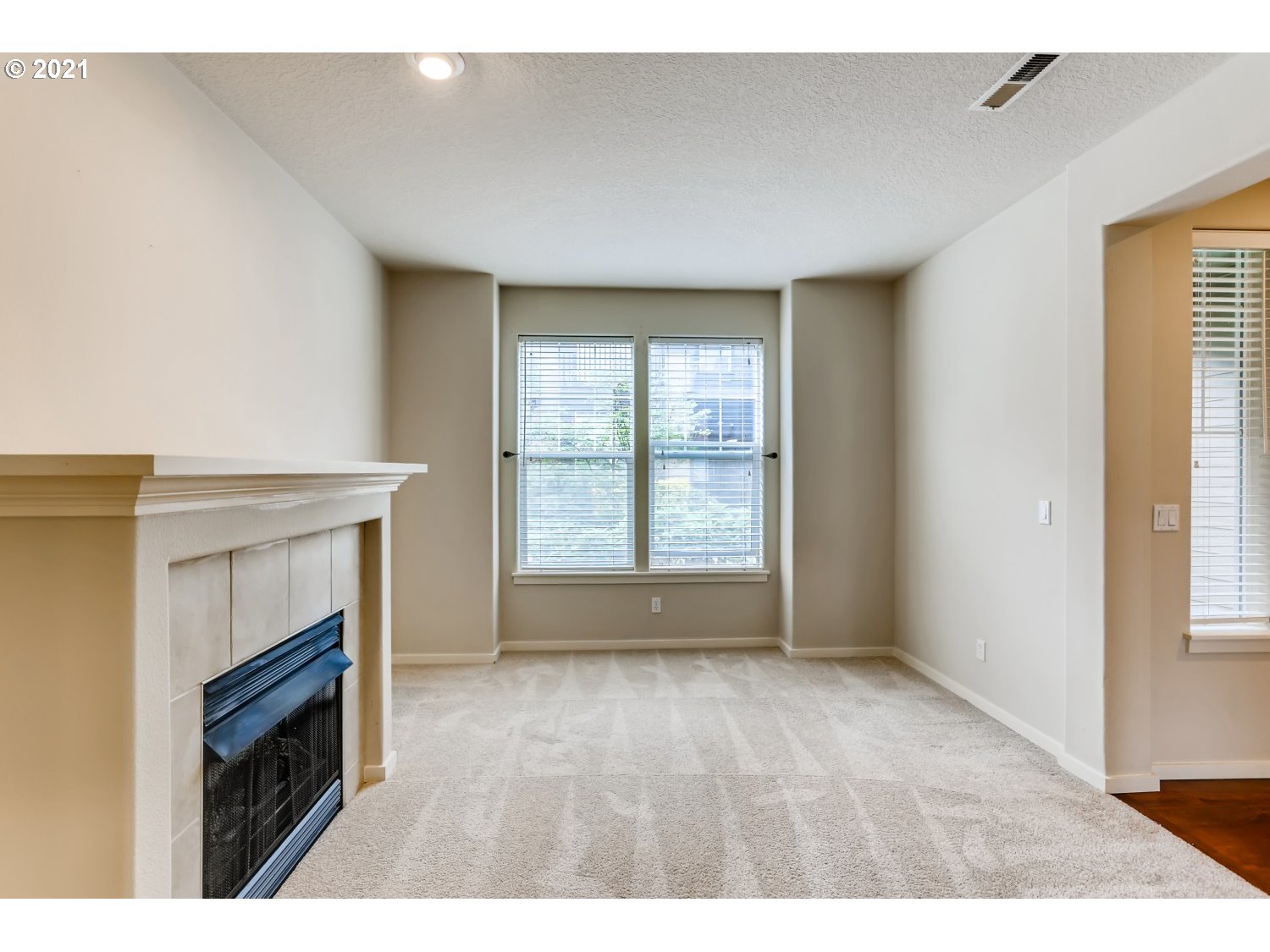 Photo #6: 21040954 Listing 