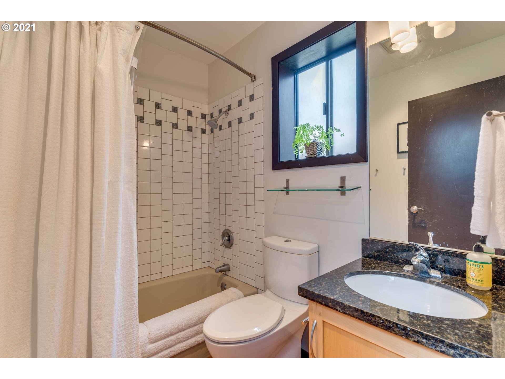 Photo #5: 21042142 Listing 