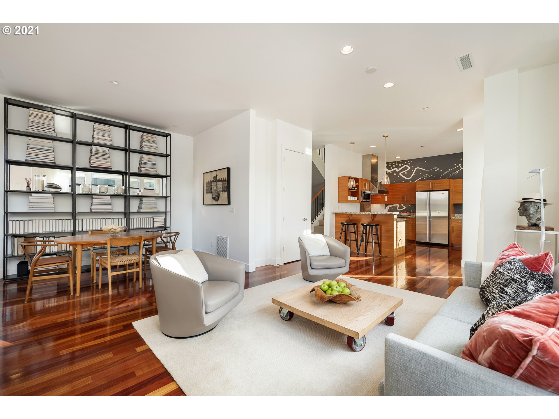 Photo #2: 21044697 Listing 