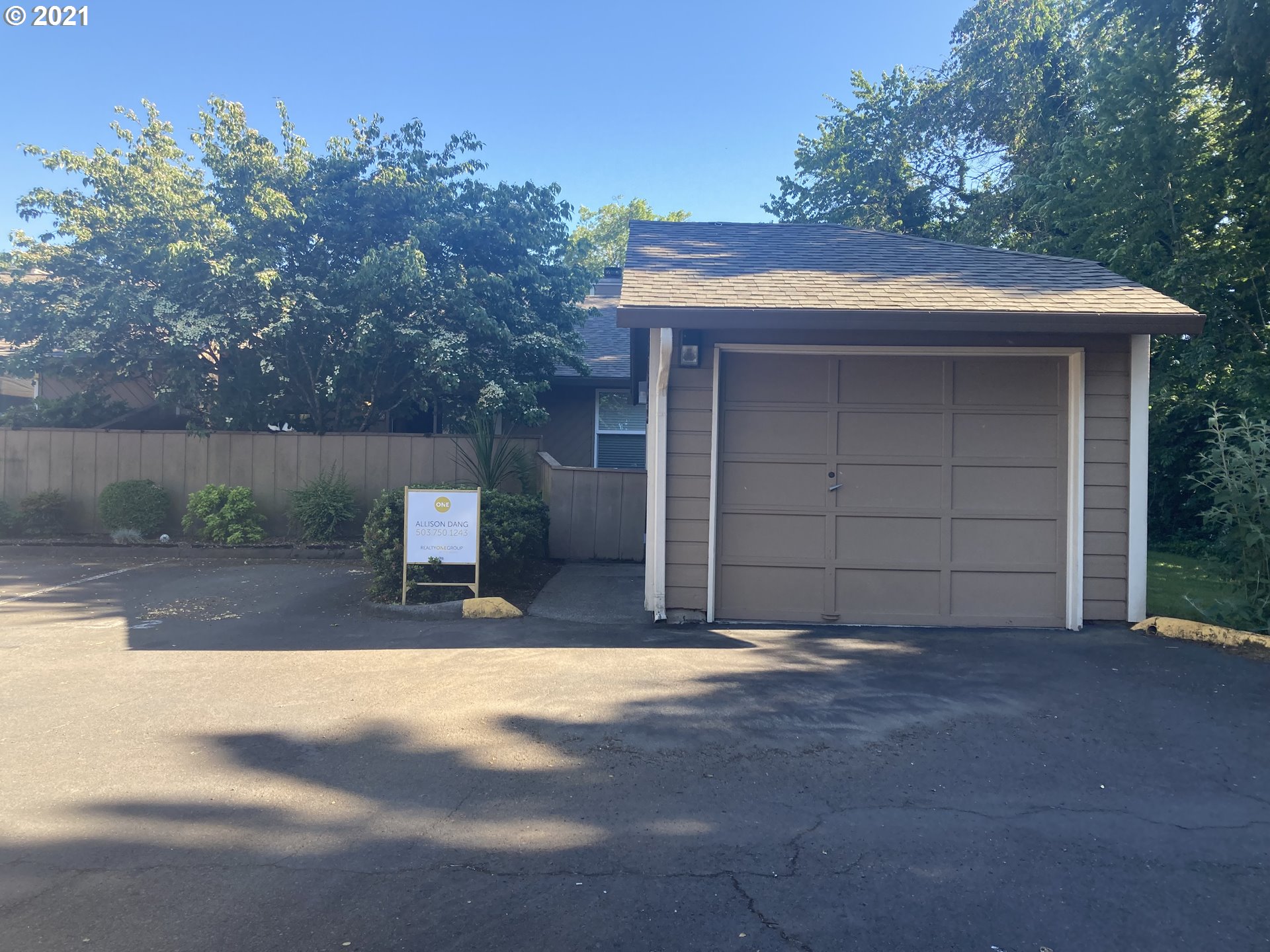 Photo #2: 21048143 Listing 