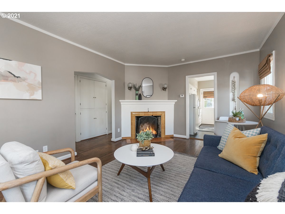 Photo #2: 21049167 Listing 
