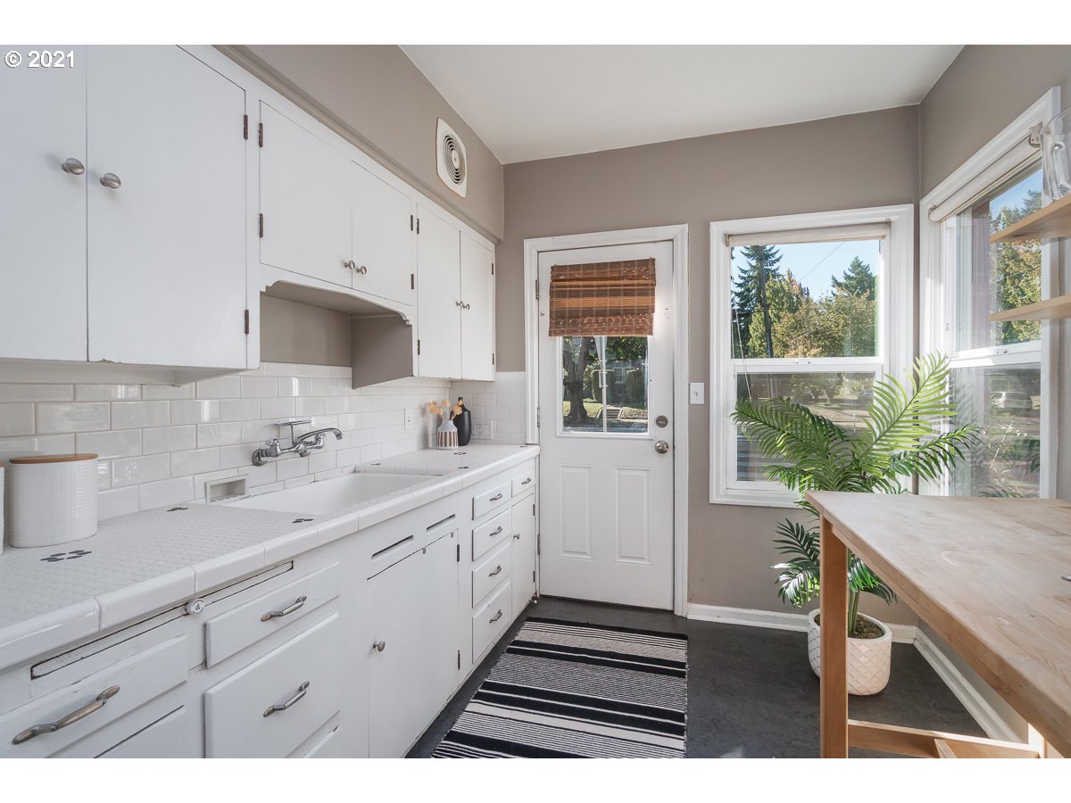 Photo #5: 21049167 Listing 