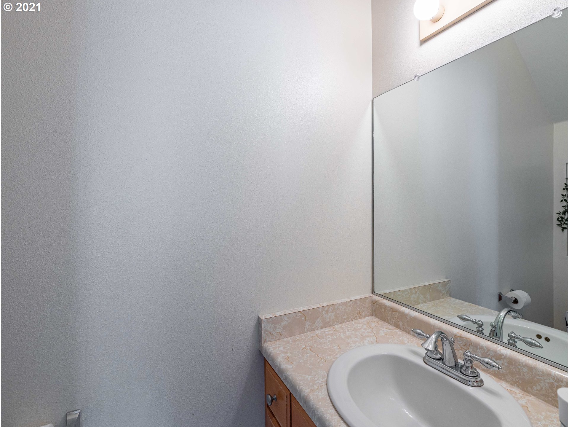 Photo #8: 21050885 Listing 