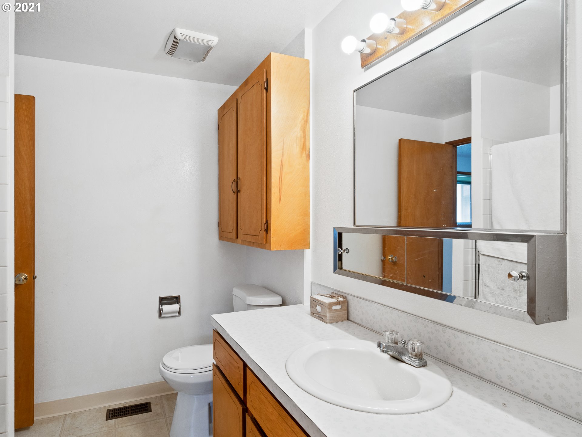 Photo #3: 21051589 Listing 