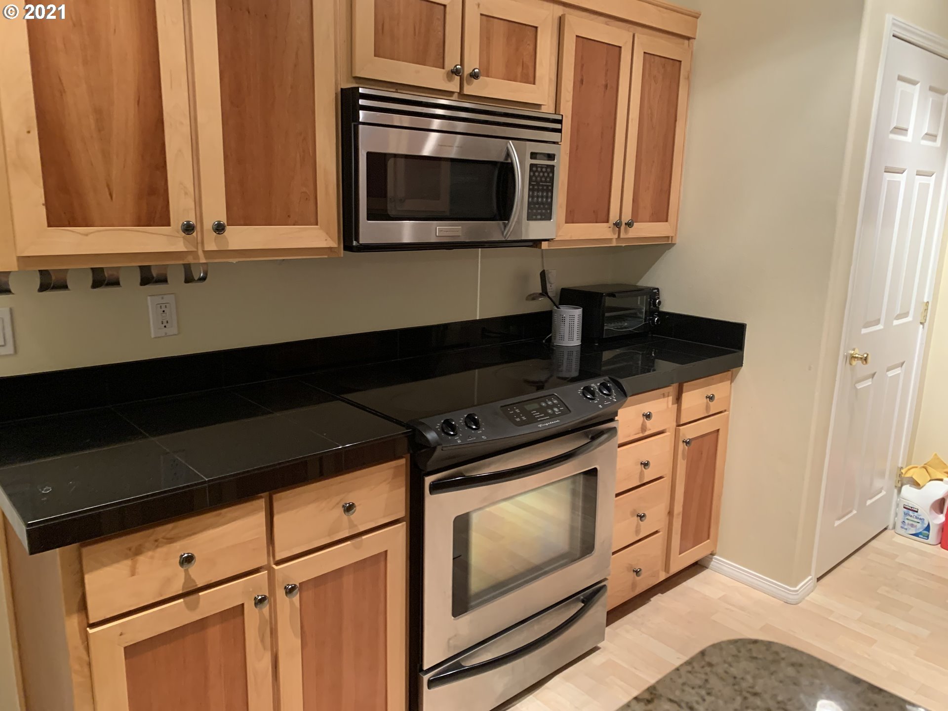 Photo #5: 21057695 Listing 