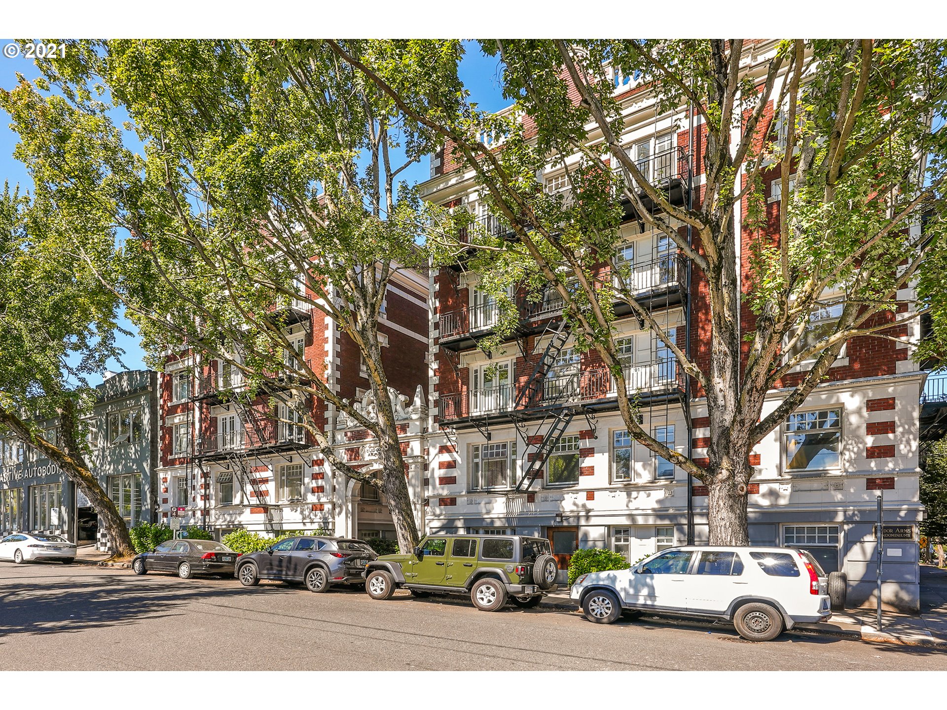 Photo #2: 21071772 Listing 