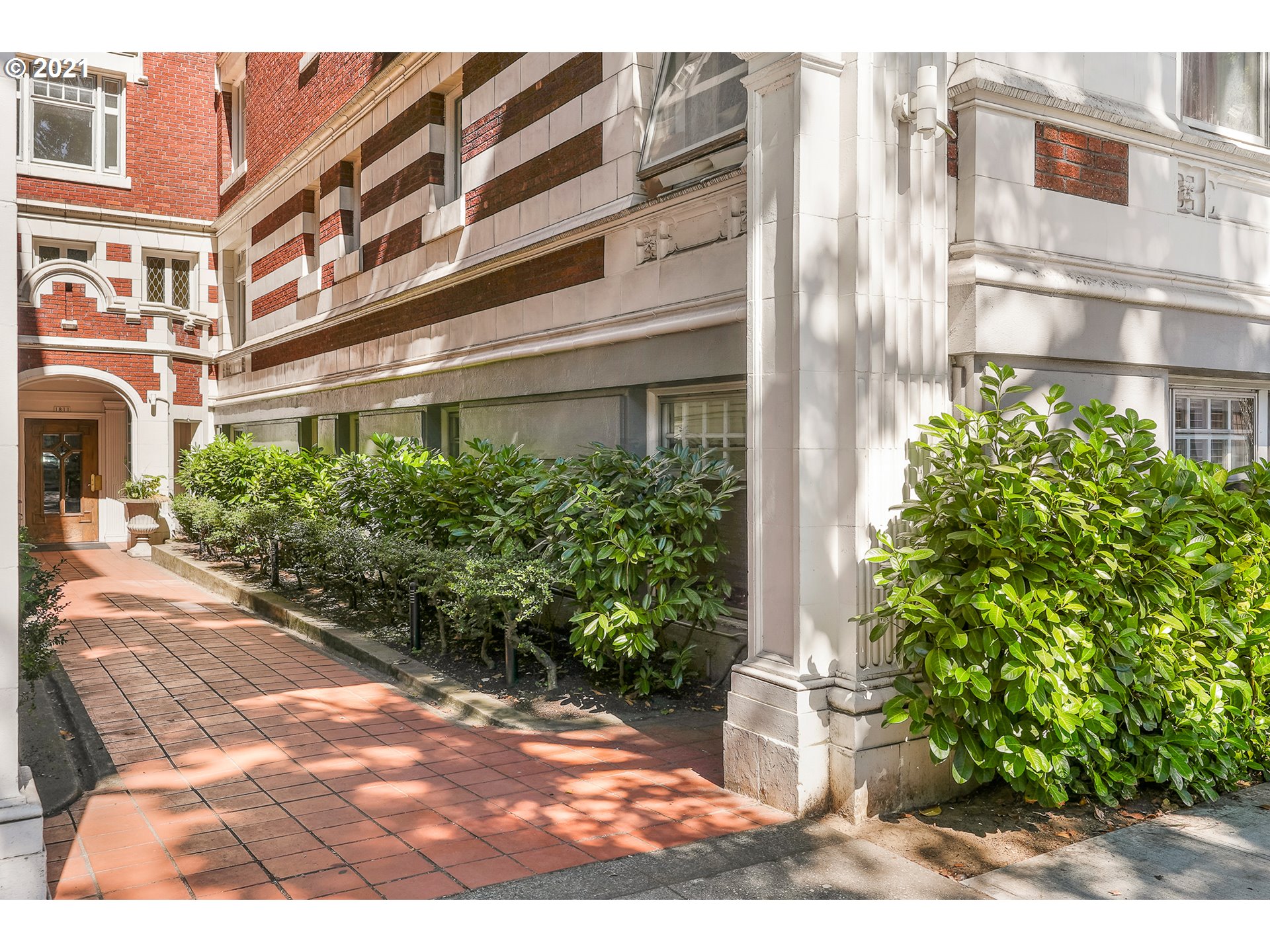 Photo #4: 21071772 Listing 