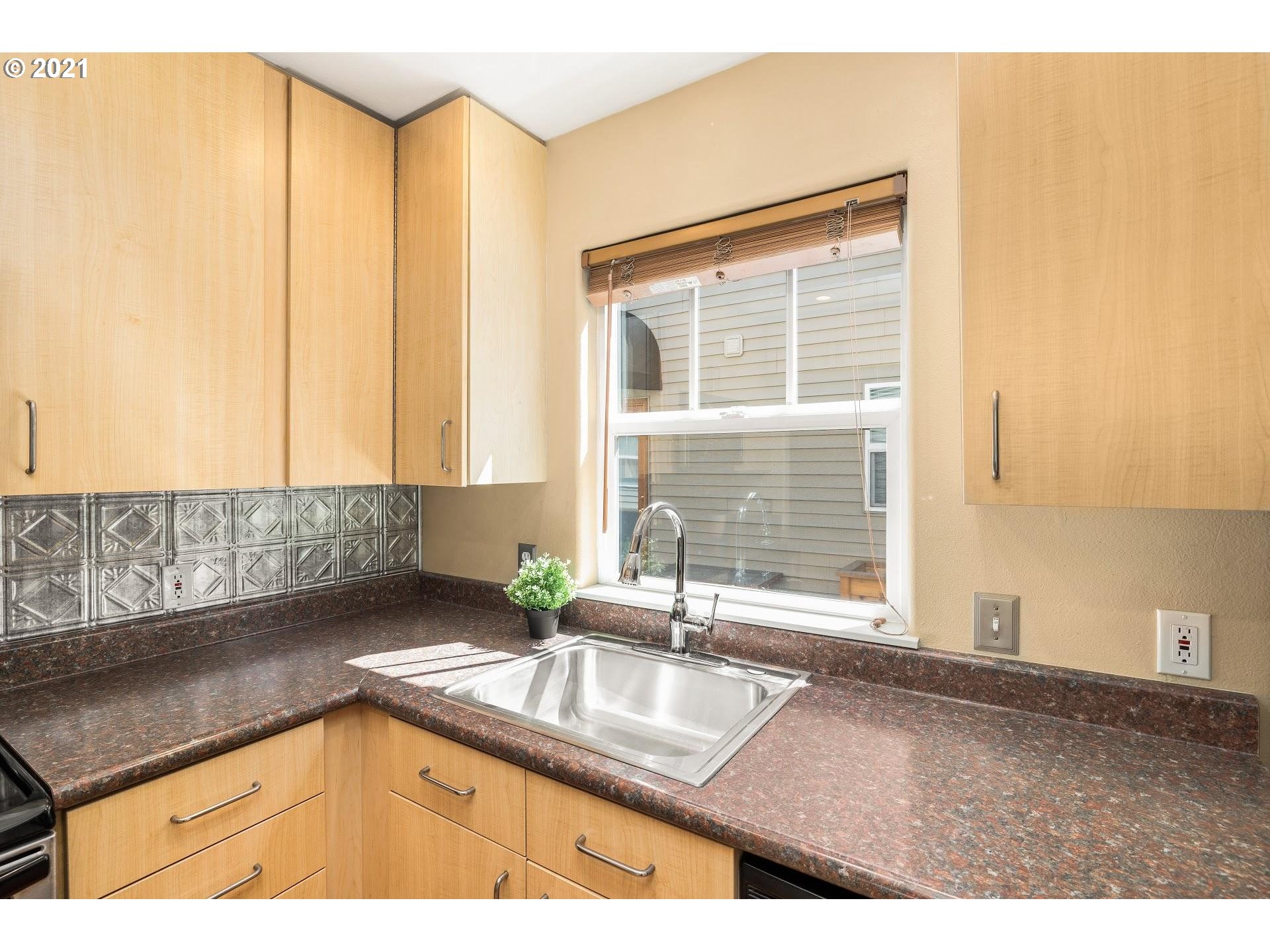 Photo #2: 21071804 Listing 