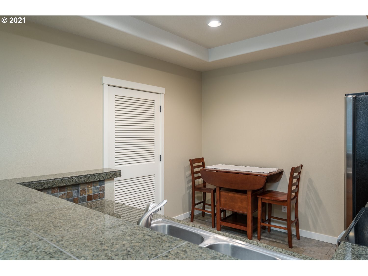 Photo #5: 21073891 Listing 