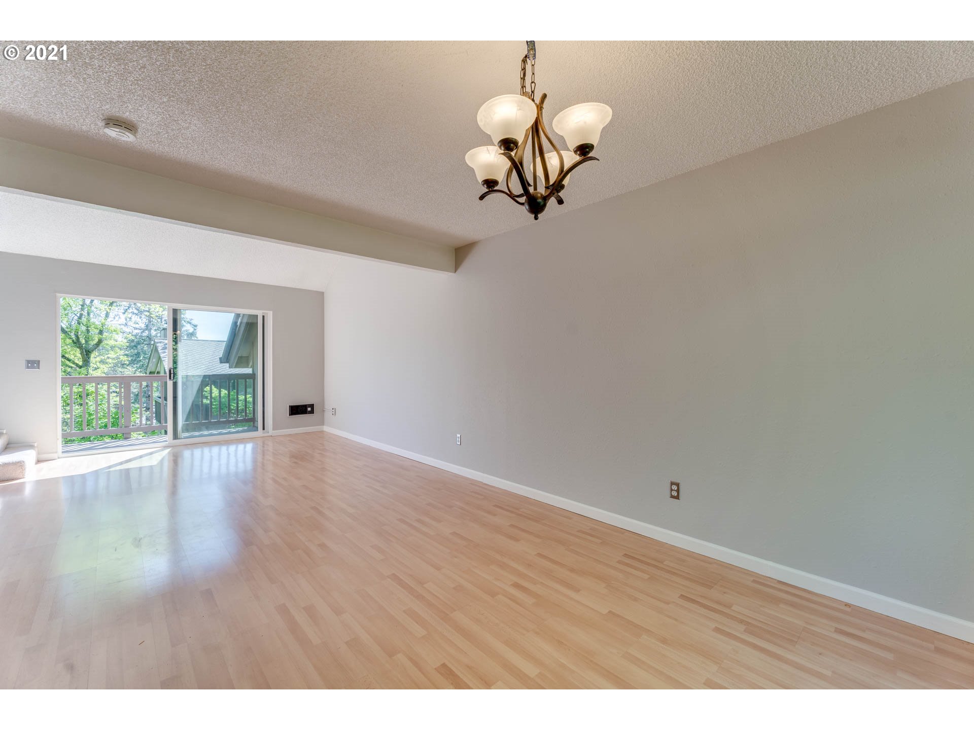 Photo #5: 21074150 Listing 