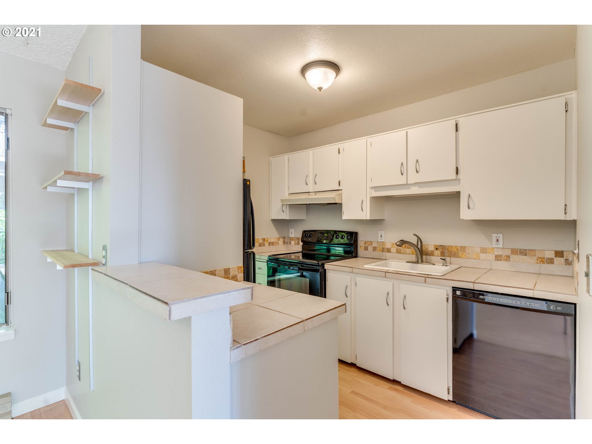 Photo #6: 21074150 Listing 