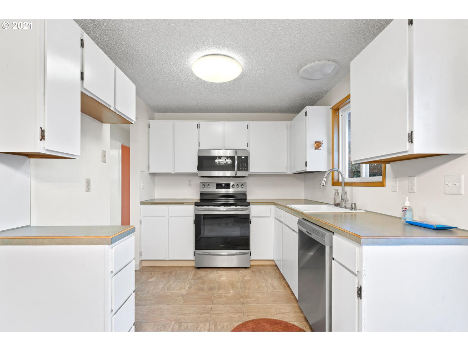 Photo #5: 21074449 Listing 